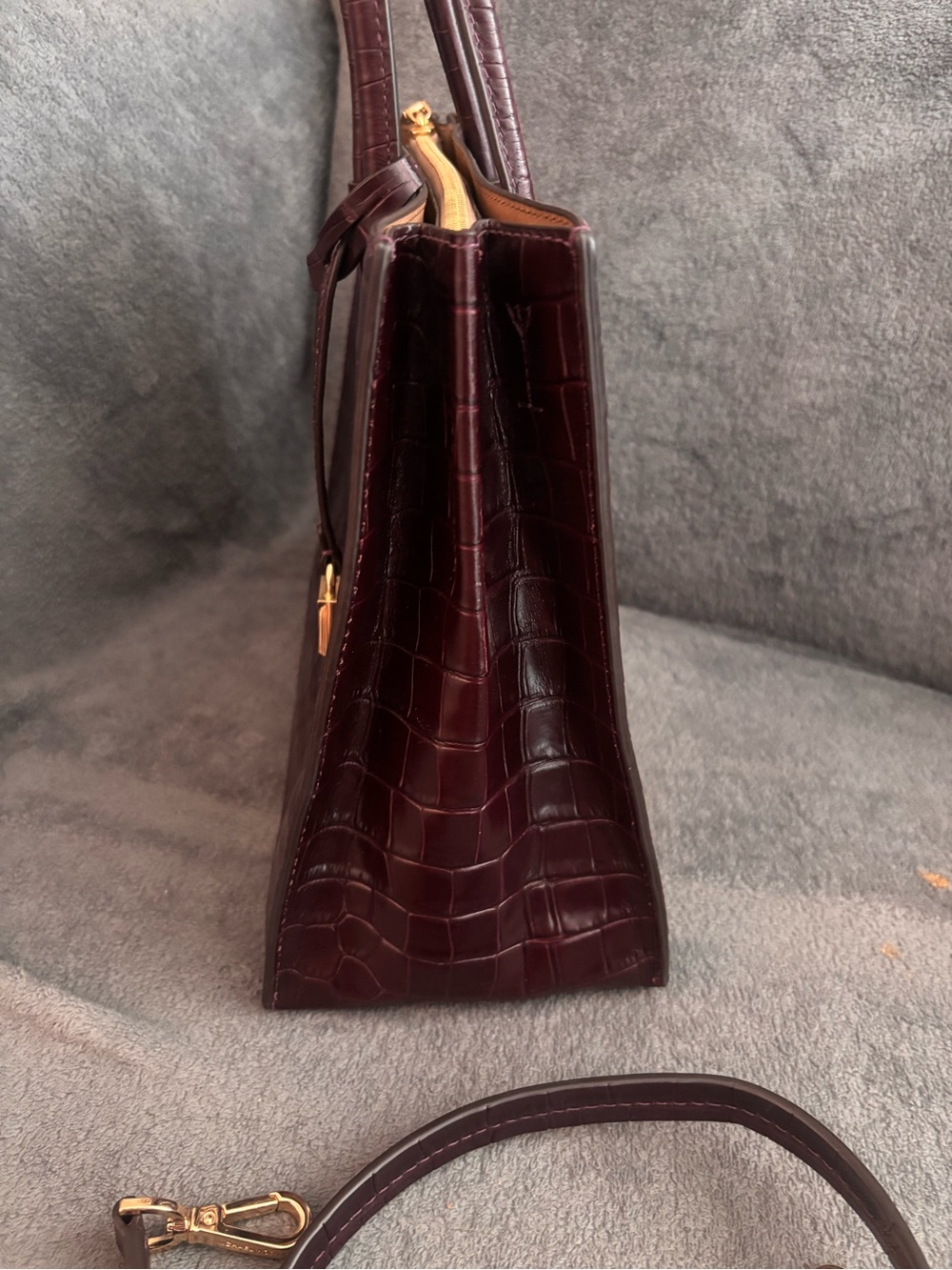 HOT DEAL!! NEW!Gorgeous Michael Kors Croc-Embossed Satchel in Burgundy with gold - Picture 5 of 14